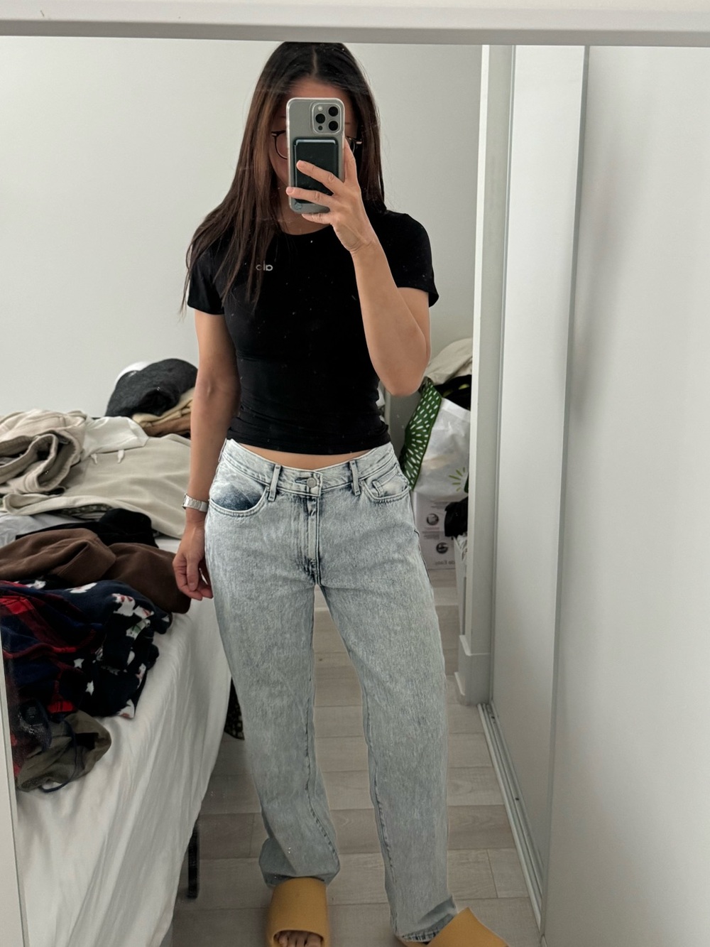 Aritzia Wilfred Free Light Washed Mid Rise Jeans